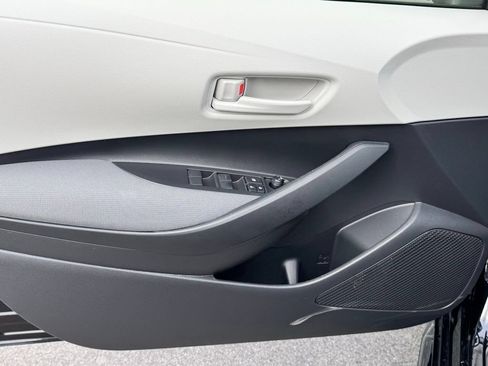 Used 2025 Toyota Corolla LE w/ Convenience Package FWD image 20