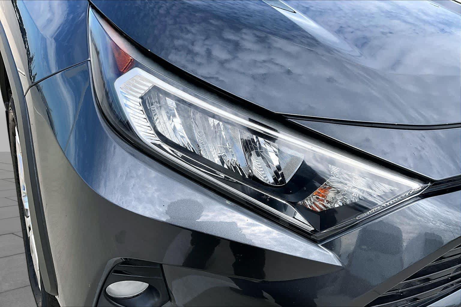 Used 2019 Toyota RAV4 XLE Premium FWD image 24