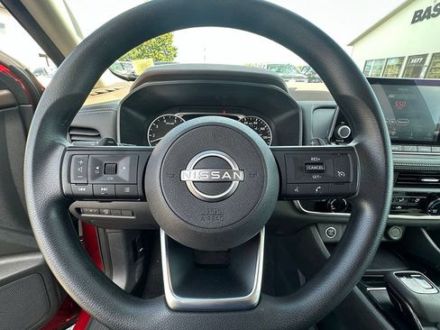Used 2023 Nissan Rogue S AWD/4WD image 32