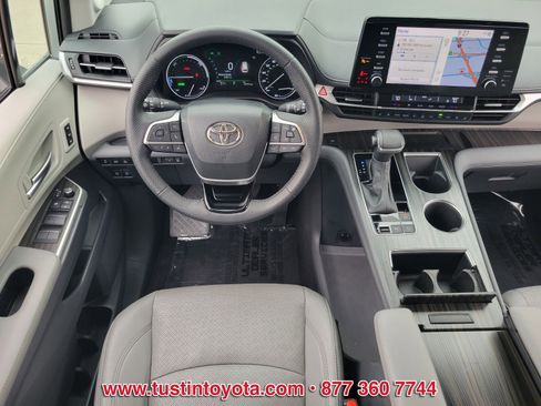 Certified 2023 Toyota Sienna Limited image 13
