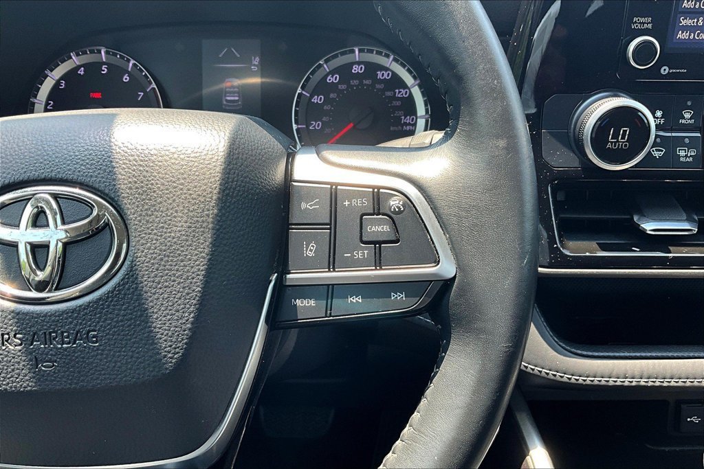 Used 2021 Toyota Highlander LE AWD/4WD image 25