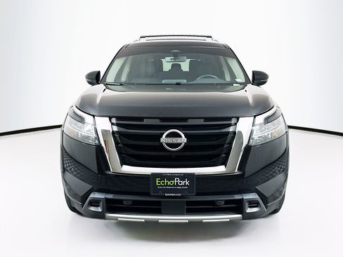 Used 2024 Nissan Pathfinder SL AWD/4WD image 2