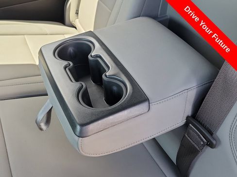 Used 2026 GMC Sierra 1500 SLT RWD image 25