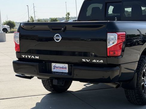 Used 2021 Nissan Titan SV w/ SV Convenience Package AWD/4WD image 6