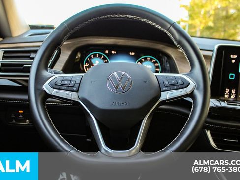 Used 2025 Volkswagen Atlas SE image 28