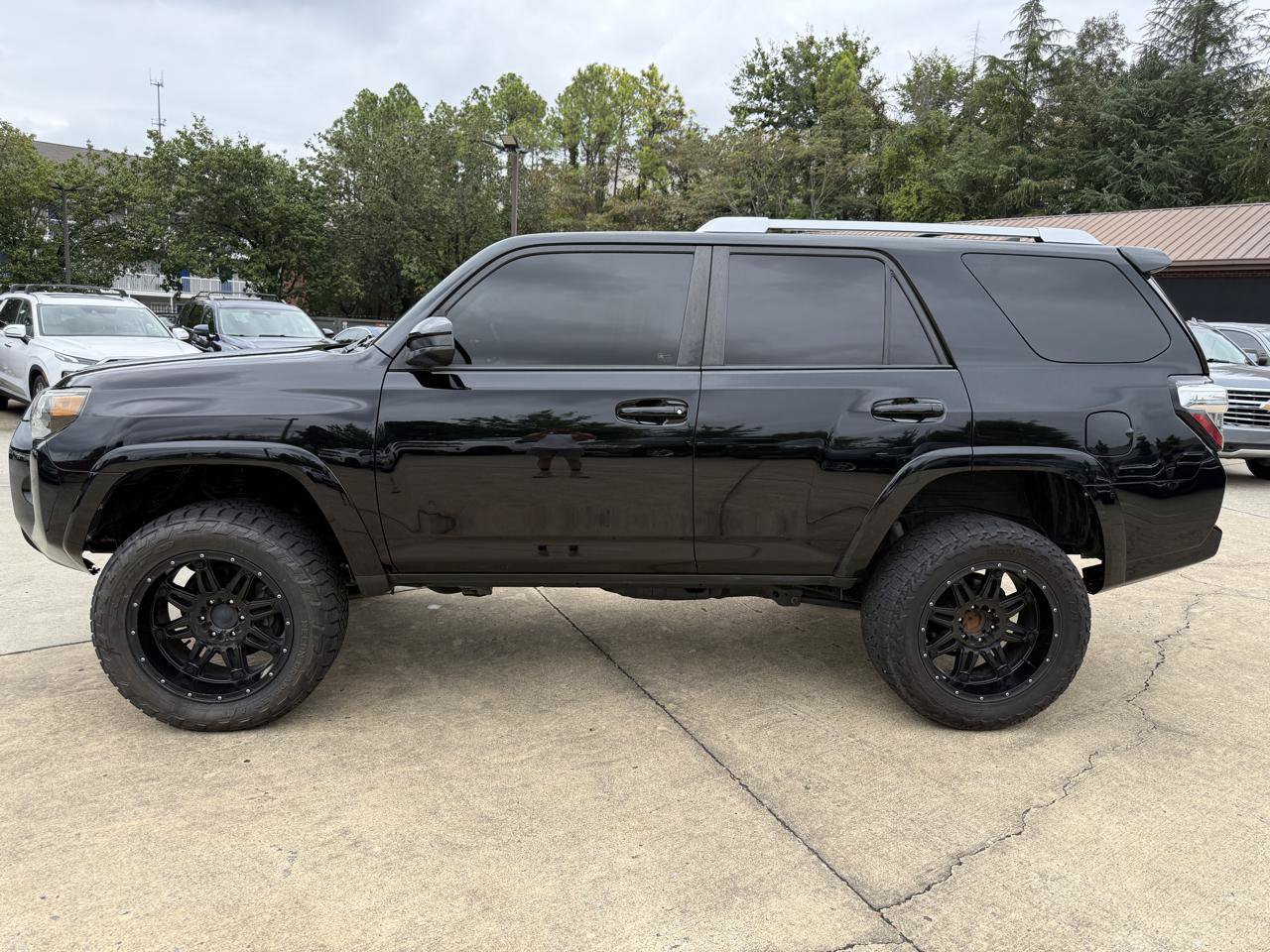 Used 2016 Toyota 4Runner SR5 AWD/4WD image 2