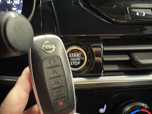 Used 2023 Nissan Pathfinder SL image 27