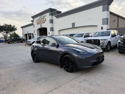 Used 2023 Tesla Model Y AWD image 46