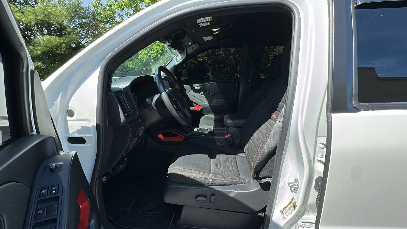 Certified 2023 Nissan Frontier PRO-4X w/ Technology Package AWD/4WD image 13