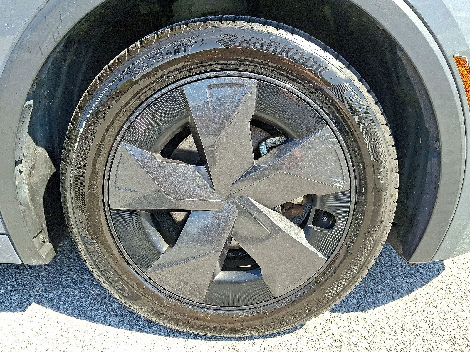 Used 2024 Toyota Prius LE FWD image 8