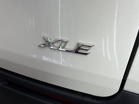 Certified 2025 Toyota Sienna XLE FWD image 15