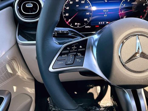 Used 2025 Mercedes-Benz GLC 300 GLC 300 image 22