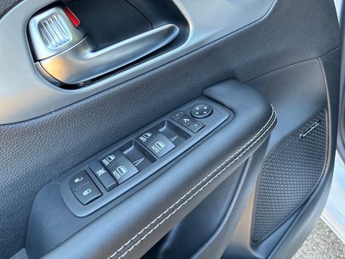 New 2026 Chrysler Pacifica Limited w/ Uconnect Theater Family Group image 12