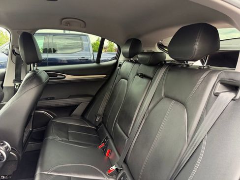 Used 2018 Alfa Romeo Stelvio AWD image 30