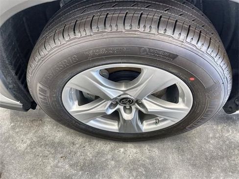 Certified 2024 Toyota Highlander LE image 11