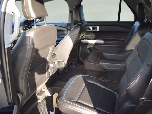 Certified 2023 Ford Explorer XLT w/ Equipment Group 202A image 7