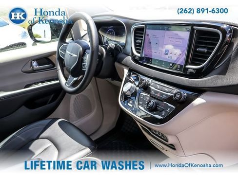 Used 2024 Chrysler Pacifica Touring-L FWD image 24