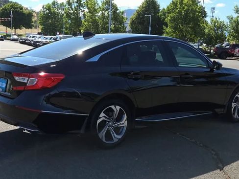 Used 2018 Honda Accord EX image 8