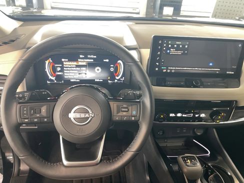 Used 2024 Nissan Rogue SL w/ SL Premium Package image 21