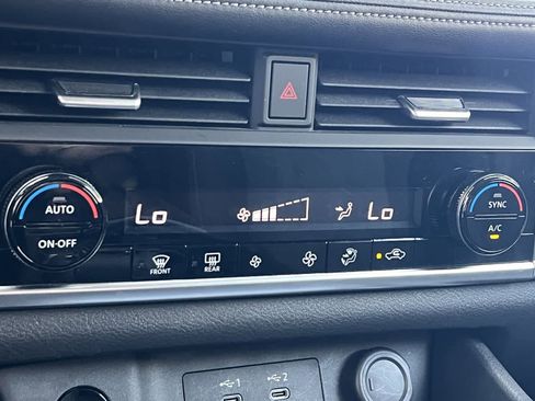 Used 2025 Nissan Rogue SV image 21