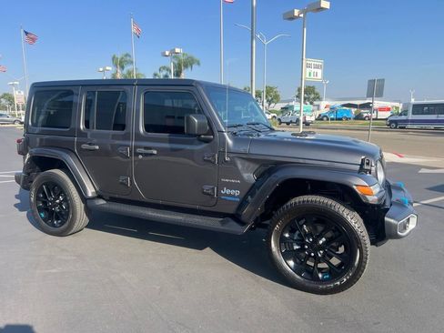 Used 2022 Jeep Wrangler Unlimited Sahara AWD/4WD image 10