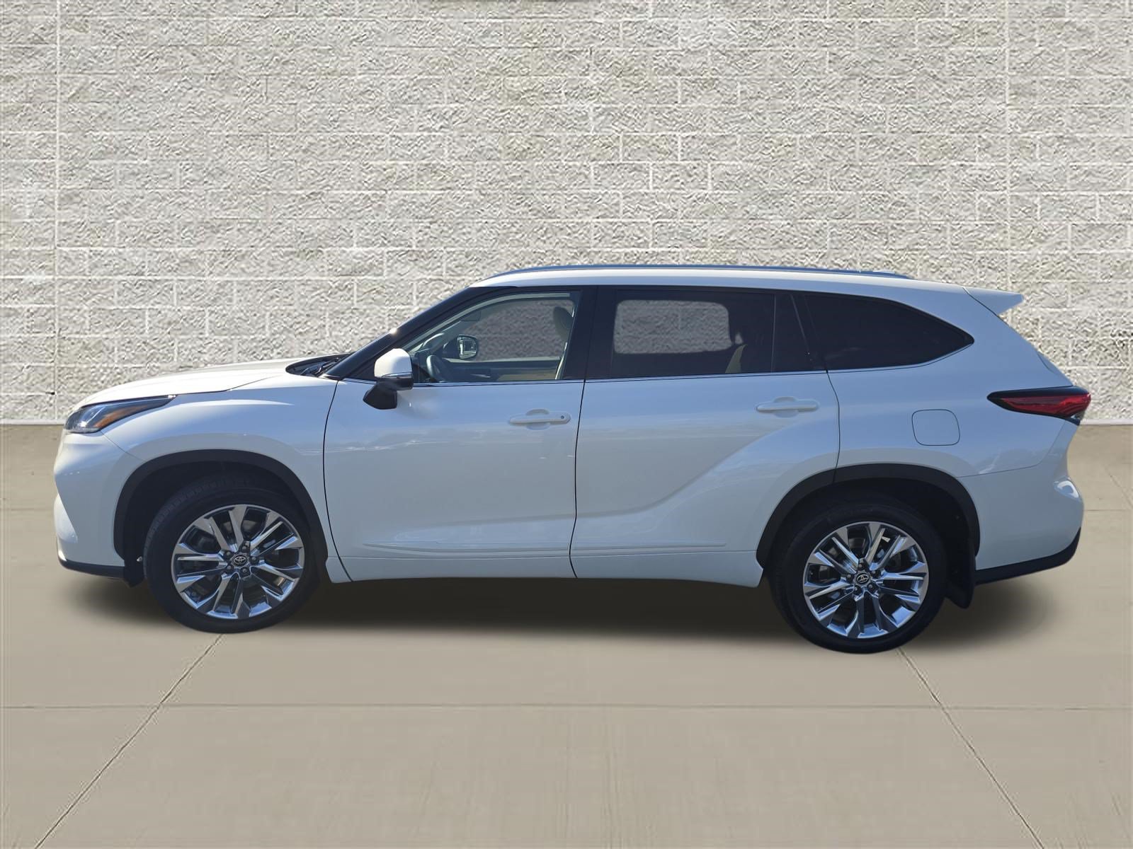 Used 2020 Toyota Highlander Limited AWD/4WD image 4