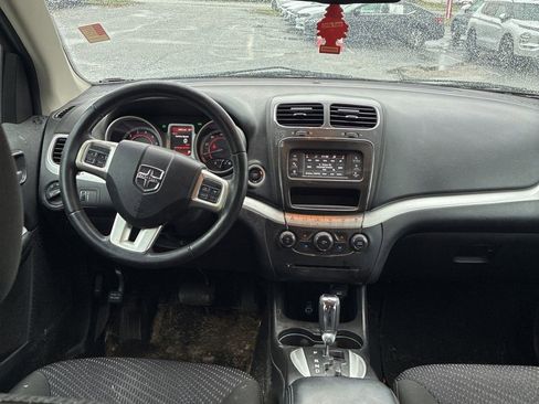 Used 2019 Dodge Journey SE w/ Premium Group FWD image 2