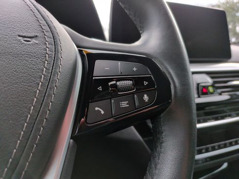 Certified 2023 BMW 530e w/ Premium Package image 22