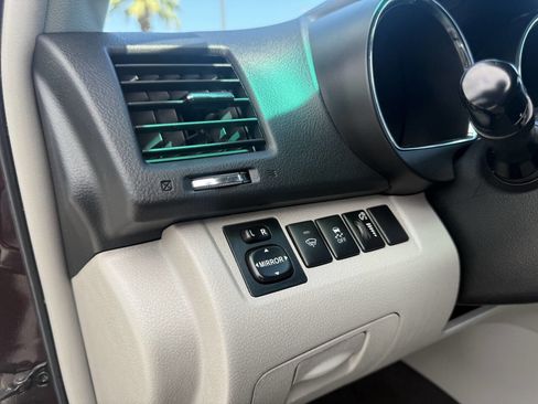 Used 2012 Toyota Highlander 4WD image 20