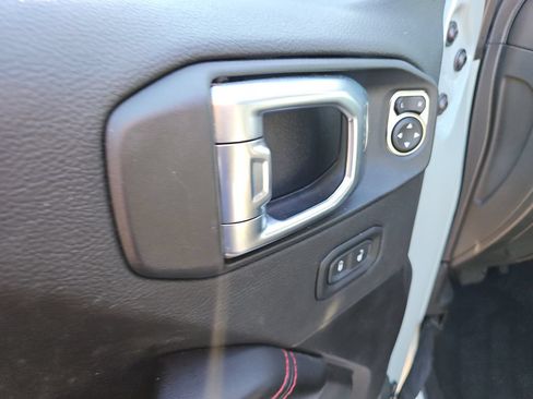 Used 2024 Jeep Wrangler Unlimited Rubicon AWD/4WD image 19