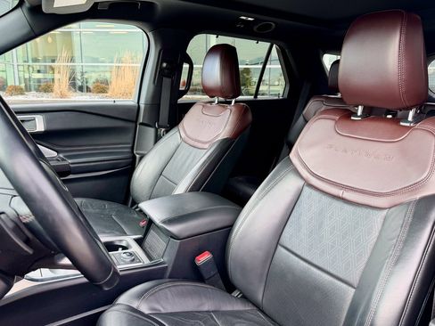 Used 2020 Ford Explorer Platinum w/ Premium Technology Package image 9