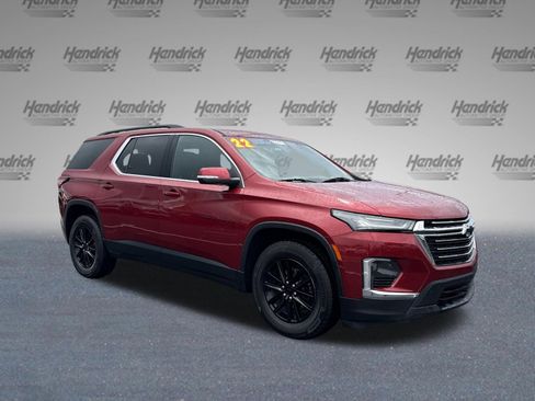 Used 2022 Chevrolet Traverse LT FWD image 2