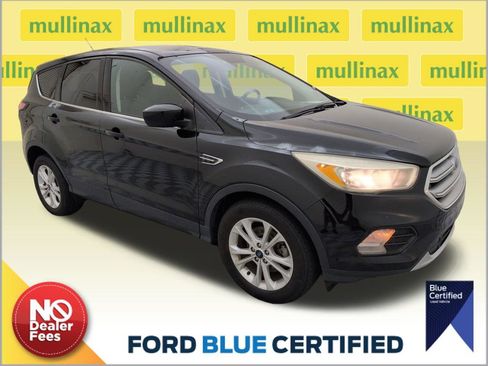 Used 2017 Ford Escape SE FWD image 1