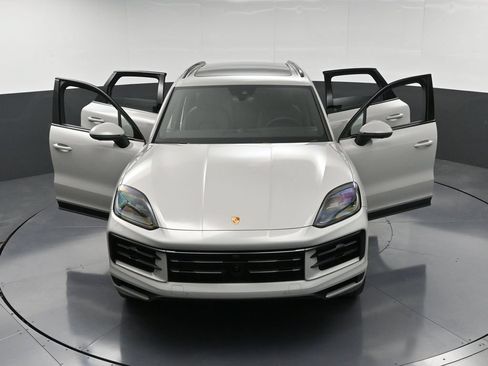 Certified 2026 Porsche Cayenne E-Hybrid AWD/4WD image 34