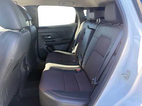 Used 2025 Nissan Kicks SR image 16