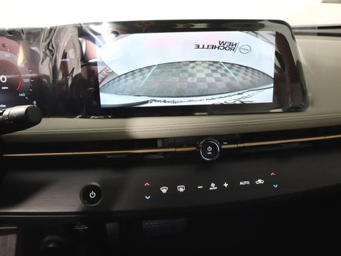 Used 2023 Nissan Ariya FWD image 12