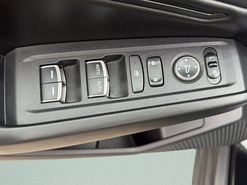 Used 2025 Honda Accord SE image 19