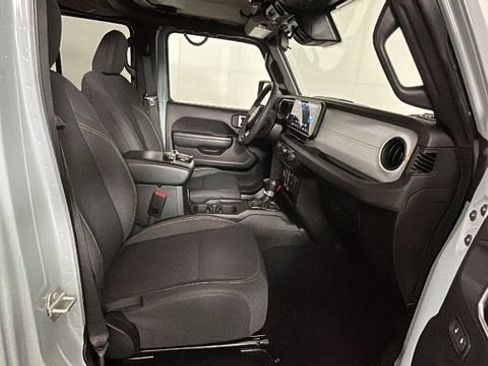 Used 2024 Jeep Wrangler Unlimited w/ Convenience Group AWD/4WD image 30