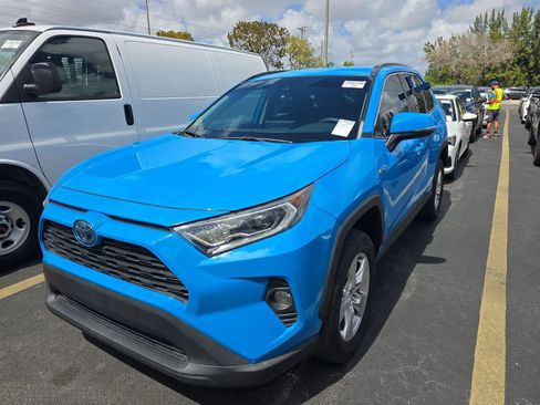 Used 2020 Toyota RAV4 XLE image 4