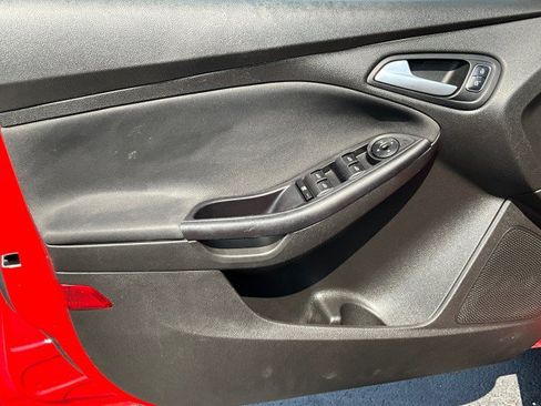 Used 2015 Ford Focus SE FWD image 24