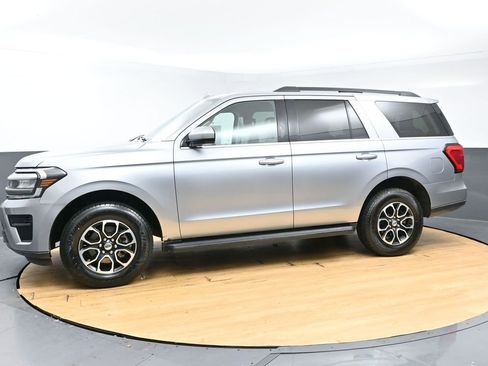 Used 2024 Ford Expedition XLT AWD/4WD image 6