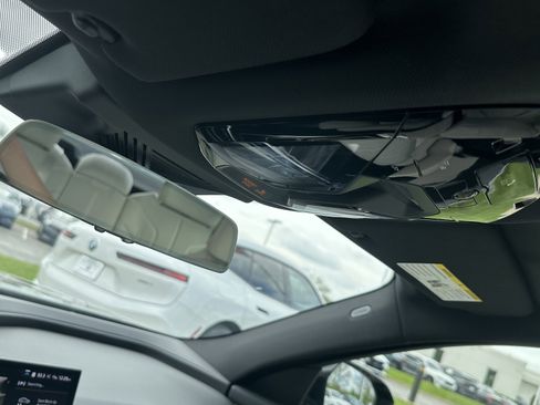 Certified 2025 BMW i7 xDrive60 w/ Premium Package image 28