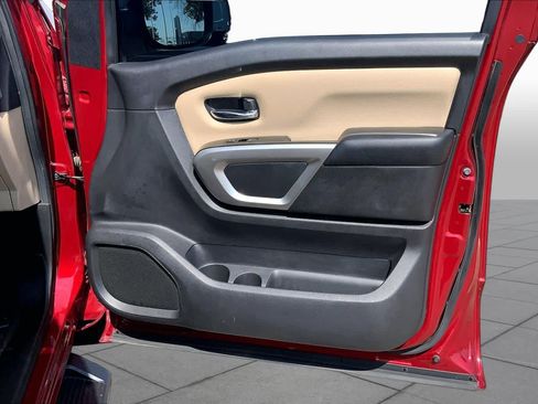 Used 2017 Nissan Titan SV RWD image 23