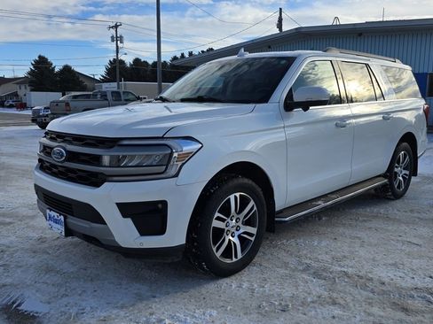 Used 2023 Ford Expedition Max XLT image 2