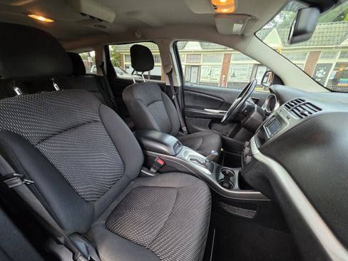 Used 2014 Dodge Journey SXT w/ Flexible Seating Group image 10