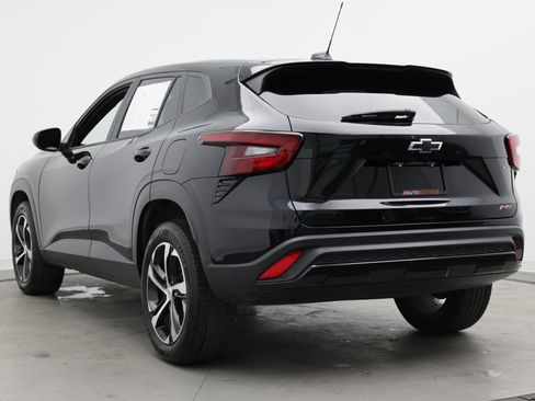 Used 2025 Chevrolet Trax RS w/ Sunroof Package FWD image 5