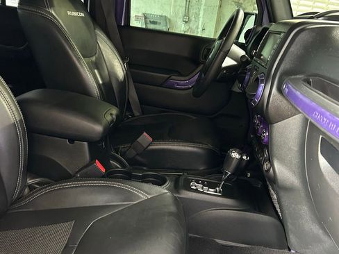 Used 2017 Jeep Wrangler Unlimited Rubicon w/ Connectivity Group AWD/4WD image 30