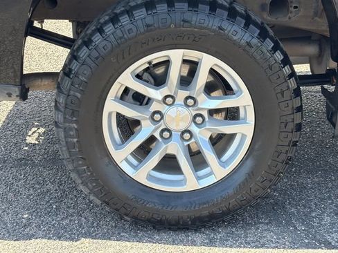 Used 2021 Chevrolet Silverado 1500 LT AWD/4WD image 8