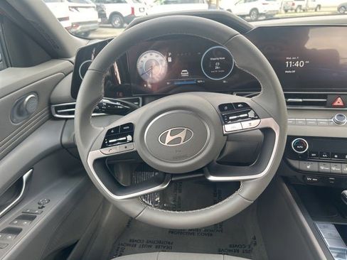New 2025 Hyundai Elantra SEL image 18