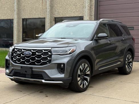 Used 2025 Ford Explorer Platinum w/ LUX Leather Package image 3